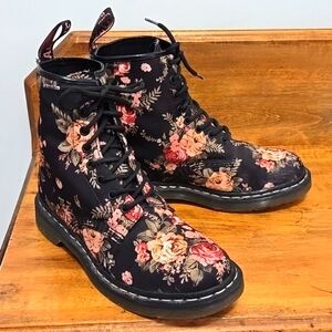 DR. MARTENS FLORAL CANVAS BOOTS #11821 SIZE 9